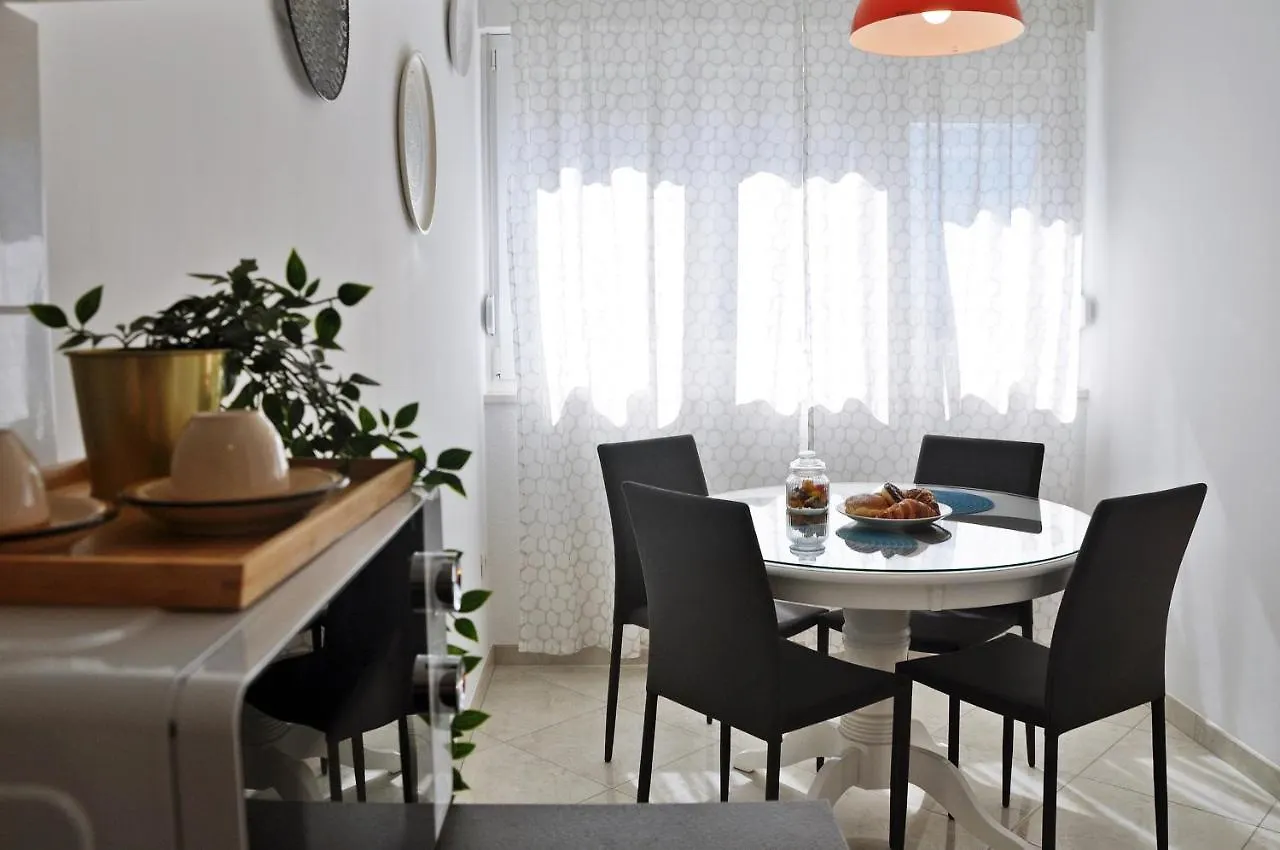 Two Rooms Apartment Spalatina Split